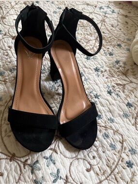 Women’s Black Ankle-Strap Block Heel Sandals with Back Zip